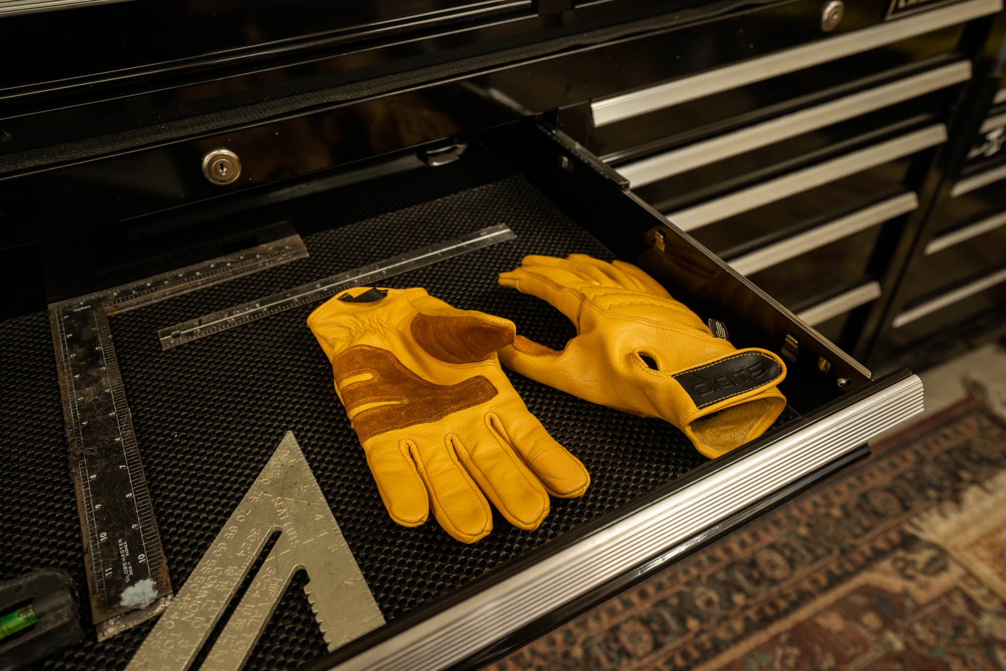 The Benefits of Wearing Leather Work Gloves for Safety and Comfort